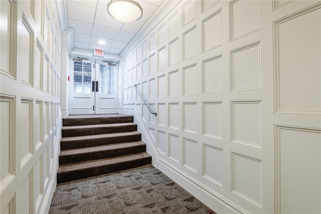 421 University Ave - Photo 2