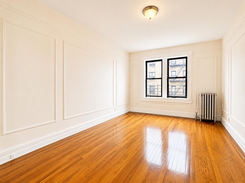 2507 Cruger Avenue - Photo 2