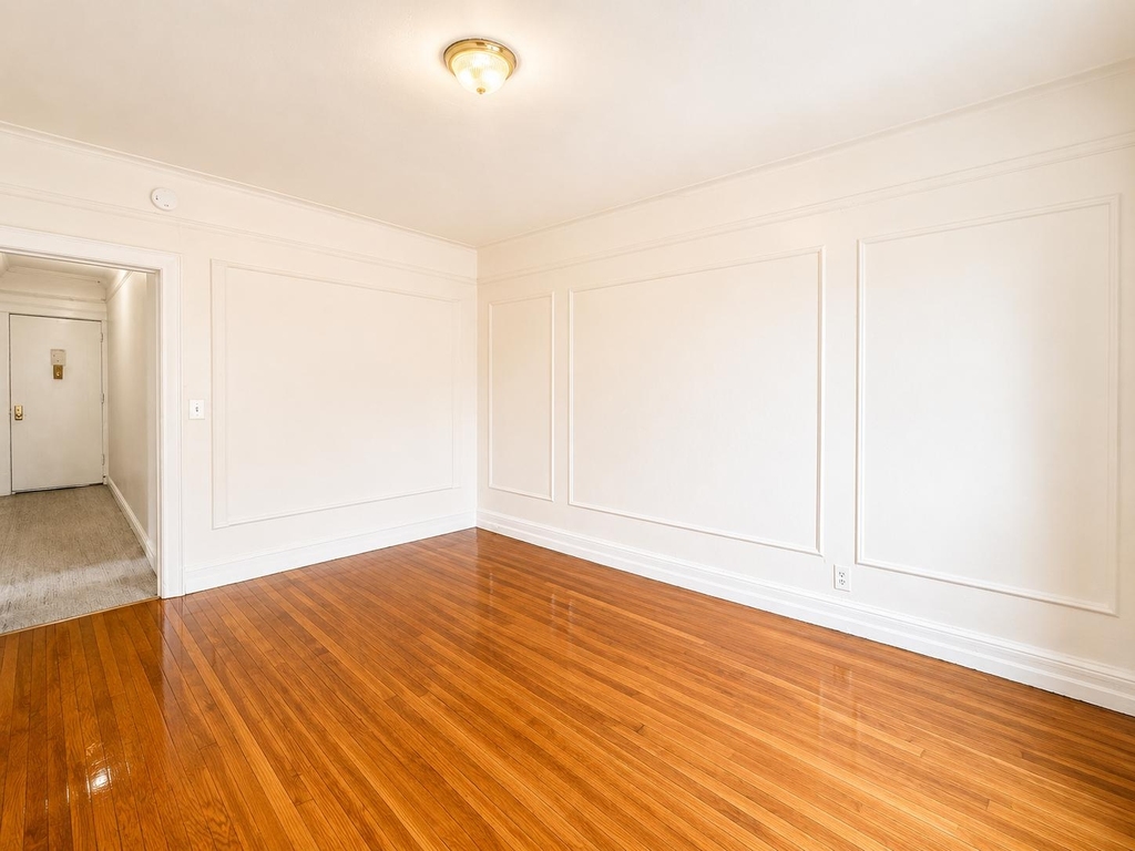 2507 Cruger Avenue - Photo 1