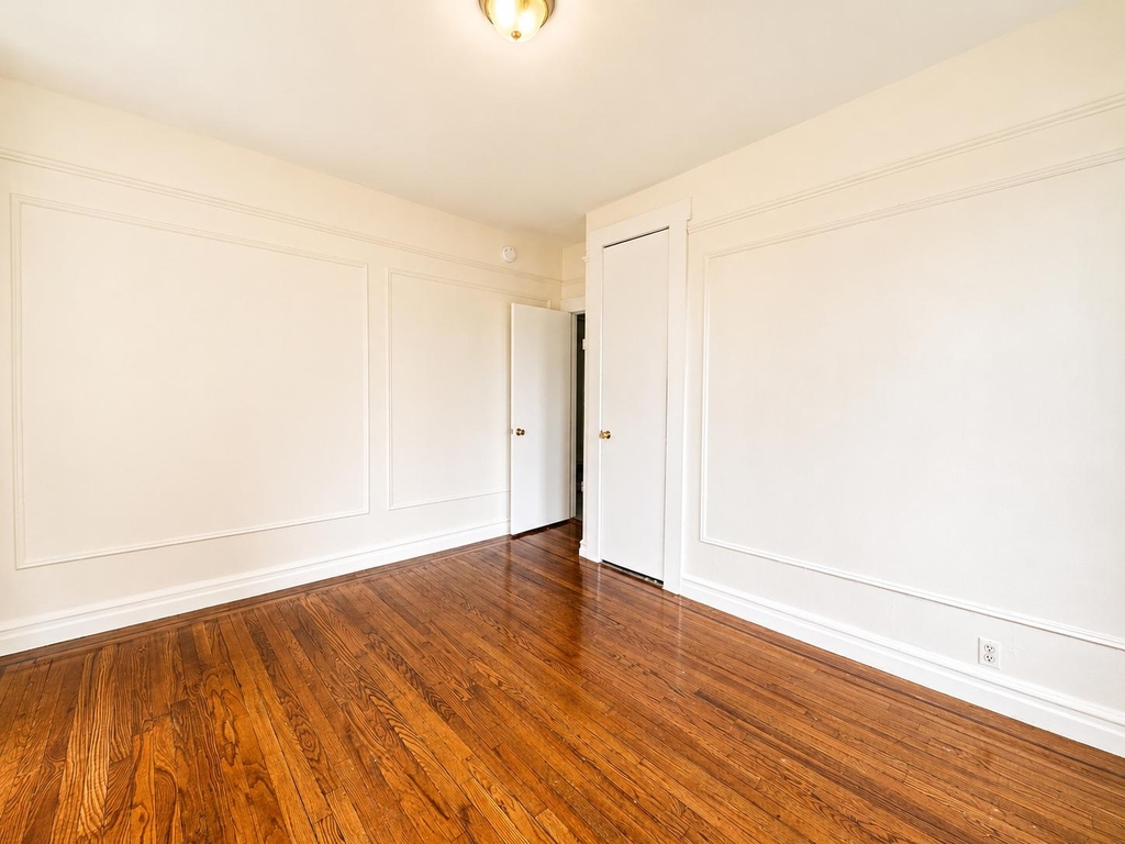 2507 Cruger Avenue - Photo 3