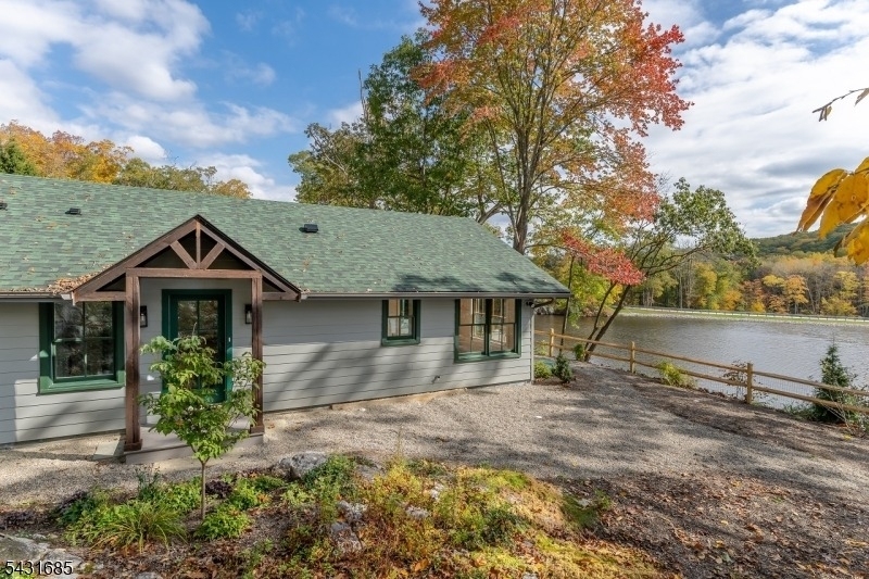 232 W Shore Dr - Photo 0