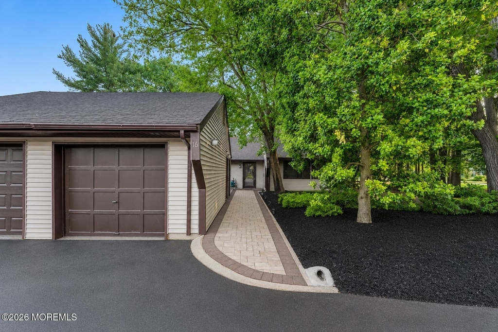 16 E Bluebell Lane - Photo 1