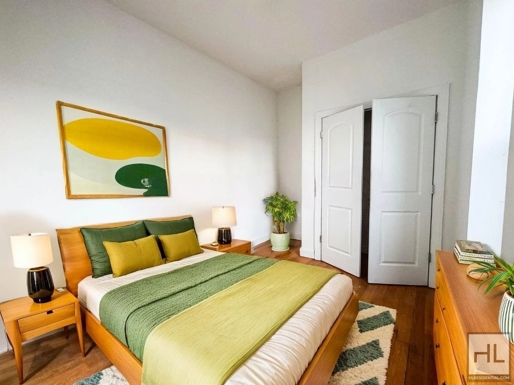 West 125 Street - Photo 2