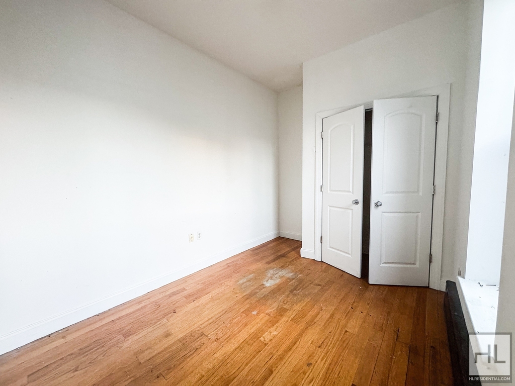West 125 Street - Photo 6