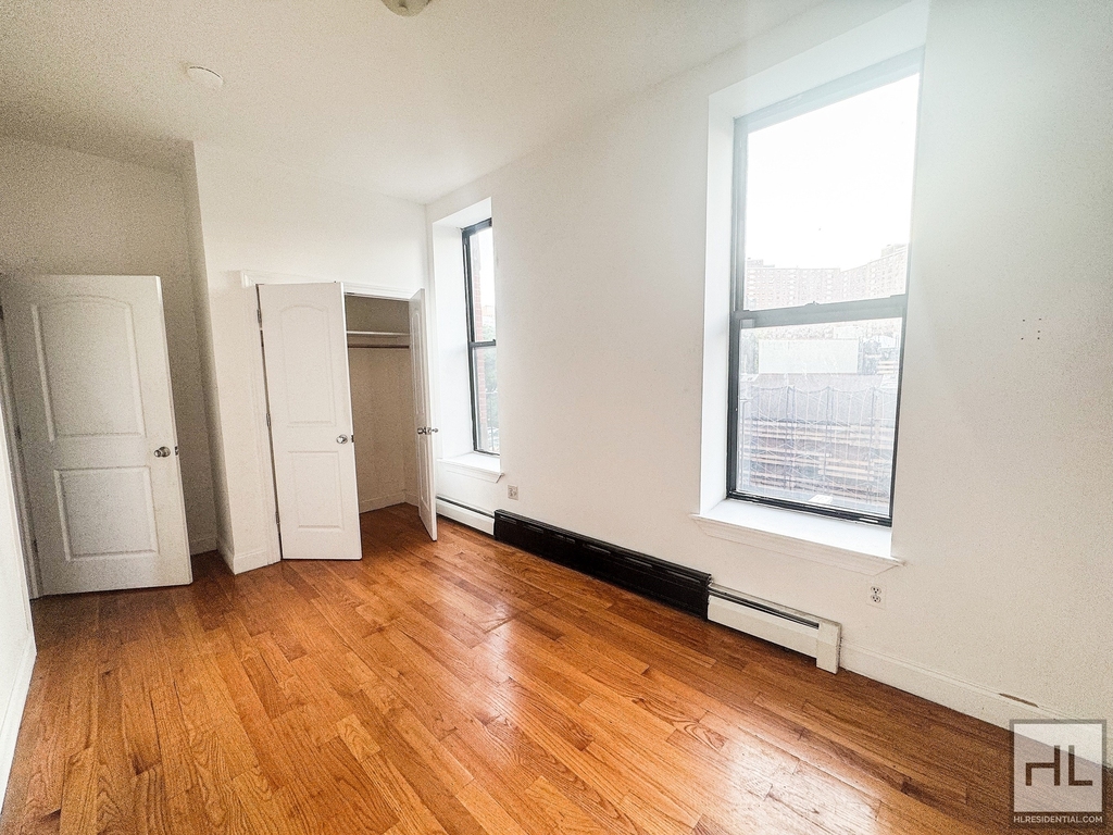 West 125 Street - Photo 4