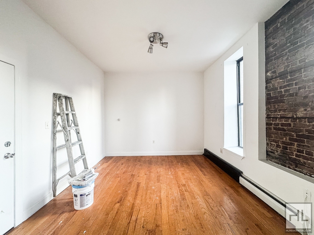 West 125 Street - Photo 5