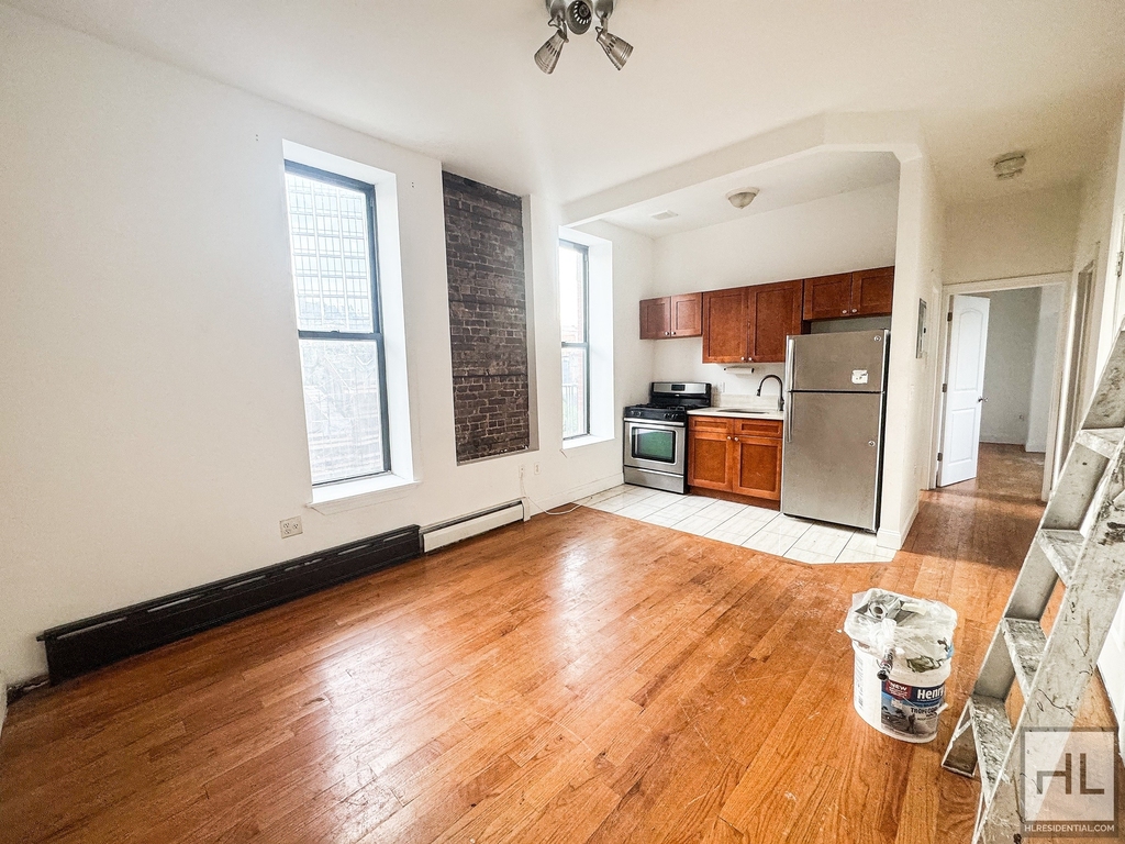 West 125 Street - Photo 3