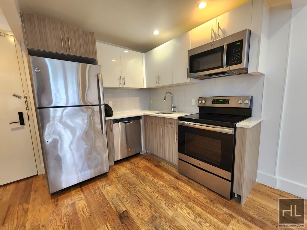 West 162 Street - Photo 5