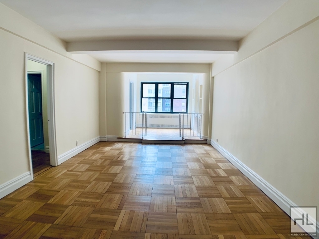 East 56 Street - Photo 0