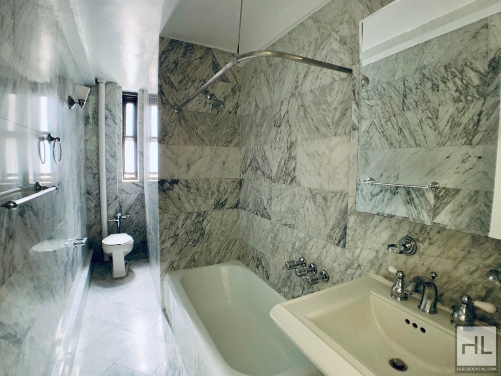 East 56 Street - Photo 3