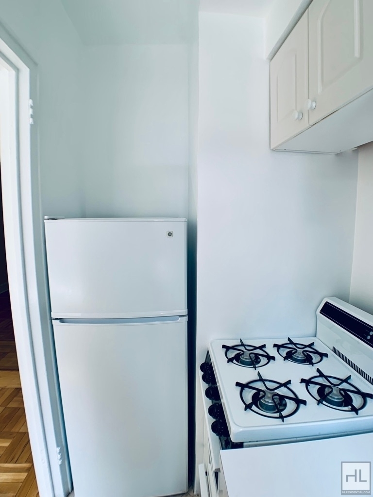 East 56 Street - Photo 4