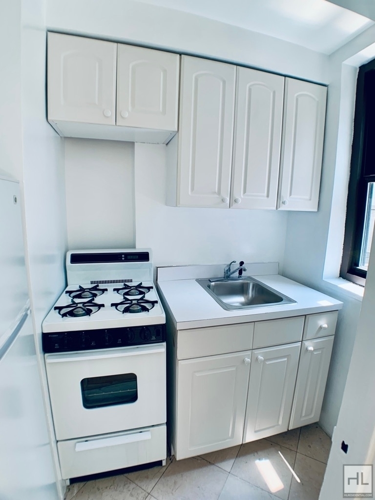 East 56 Street - Photo 5