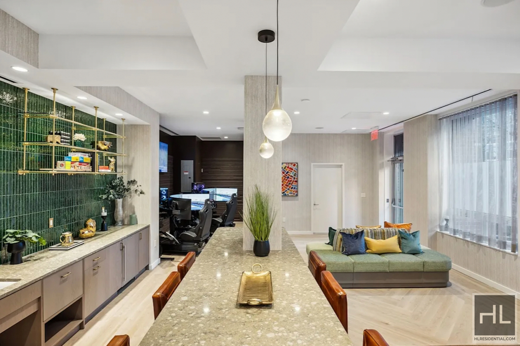 2nd Avenue - Photo 19
