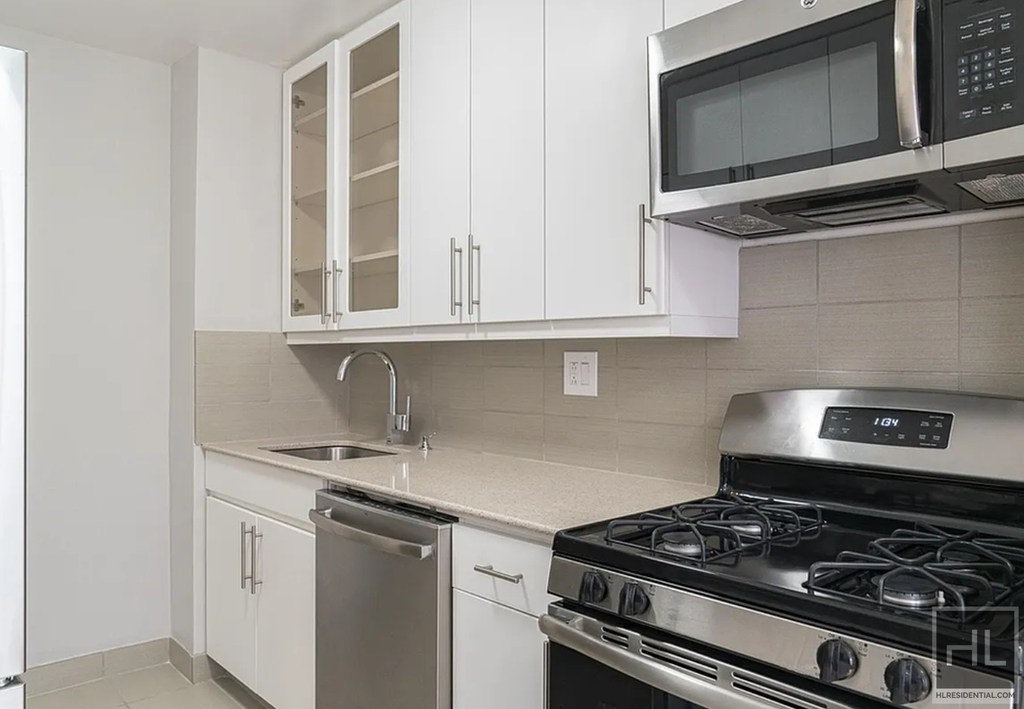2nd Avenue - Photo 4