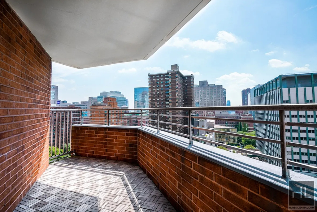 2nd Avenue - Photo 6