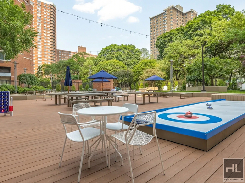2nd Avenue - Photo 10