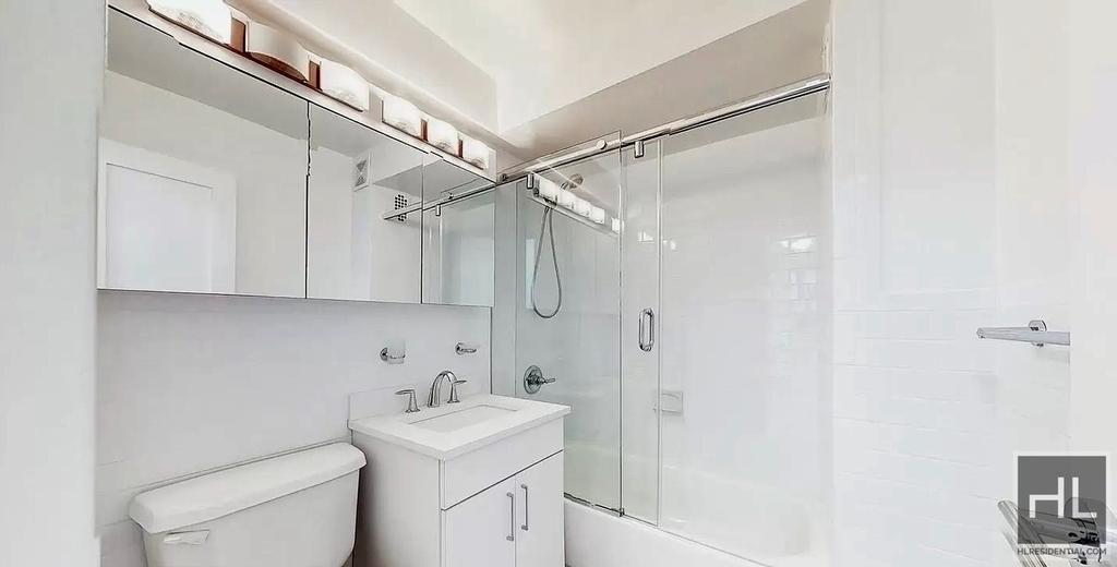 East 56 Street - Photo 1