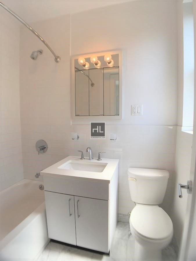 West 12 Street - Photo 3
