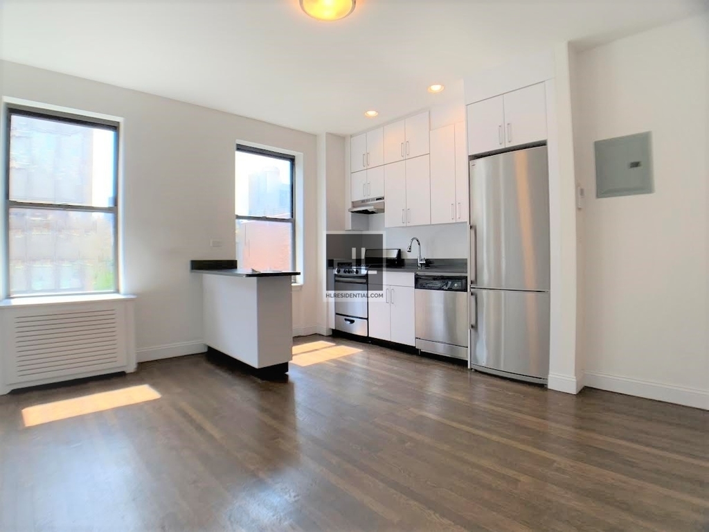 West 12 Street - Photo 0