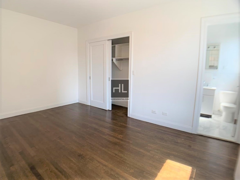 West 12 Street - Photo 2