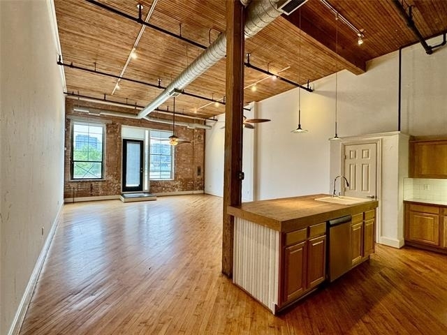 3026 Commerce - Photo 2