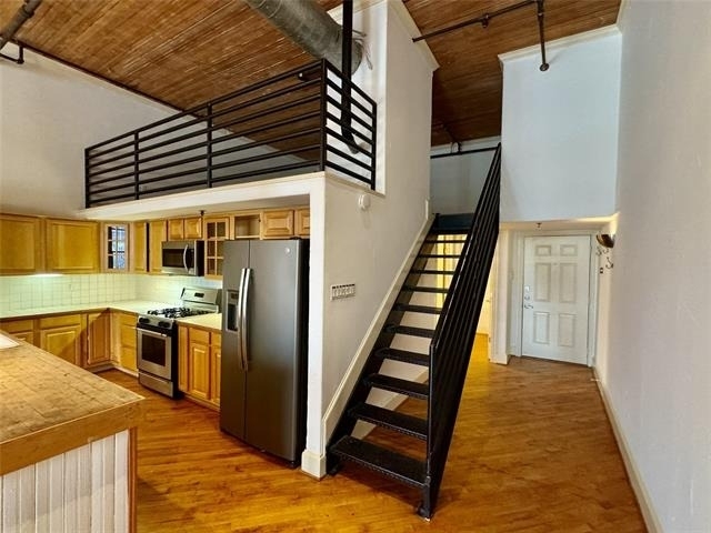 3026 Commerce - Photo 0