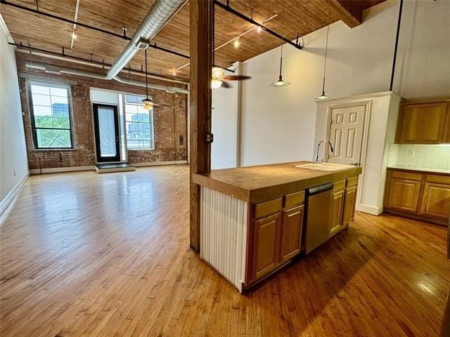 3026 Commerce - Photo 10