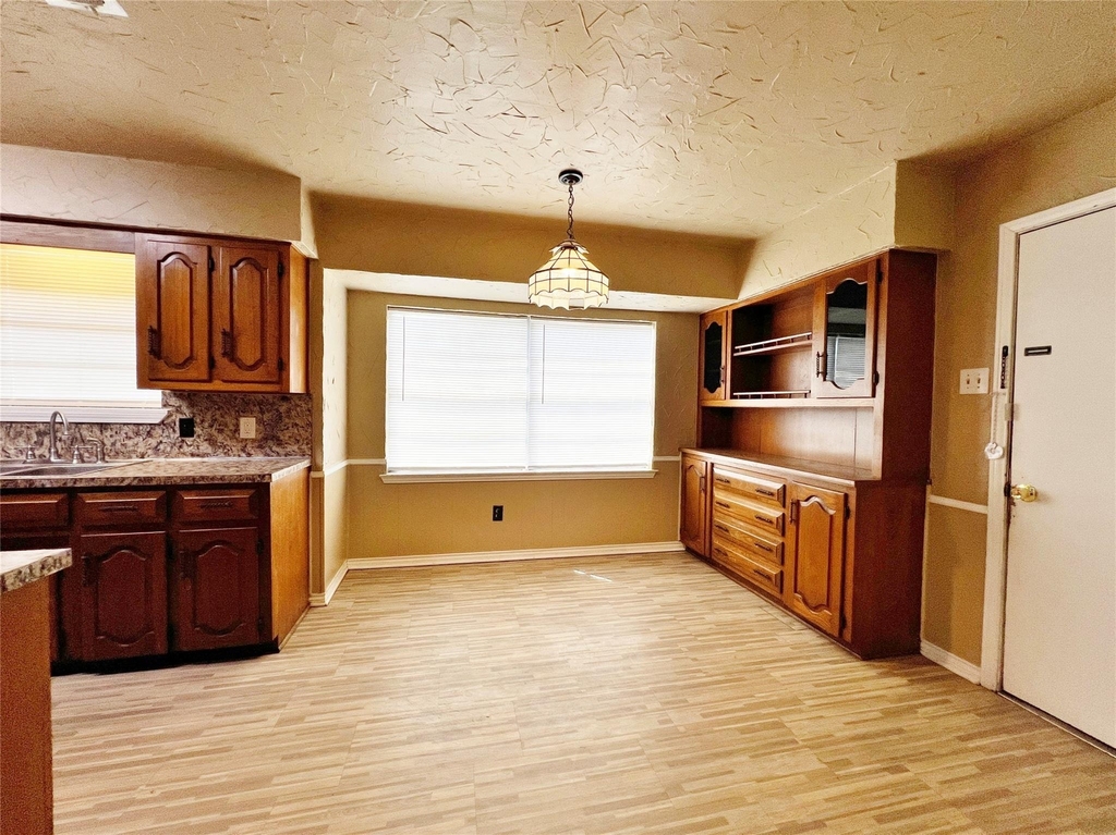 221 Connie Drive - Photo 6