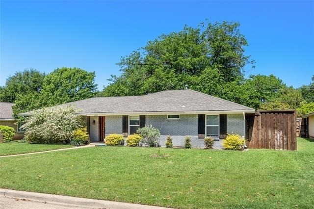 3945 Clubway Lane - Photo 0