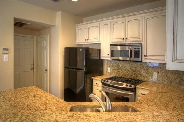 1913 Desoto Drive - Photo 2