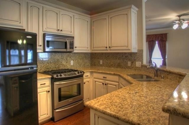 1913 Desoto Drive - Photo 3