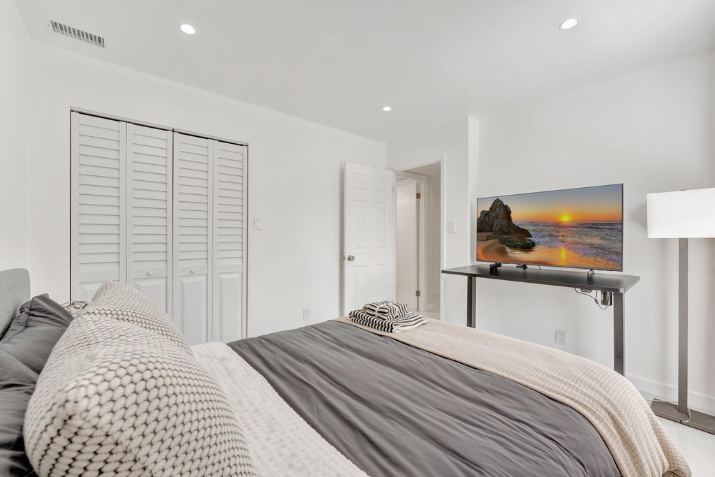 138 S Cypress Road - Photo 13