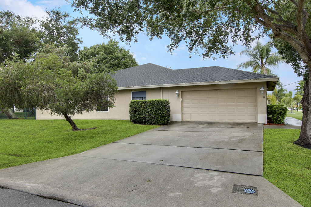 1198 Se Petunia Avenue - Photo 7