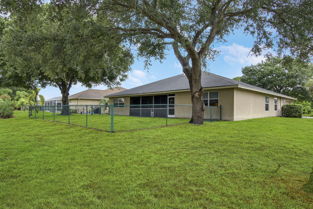 1198 Se Petunia Avenue - Photo 8