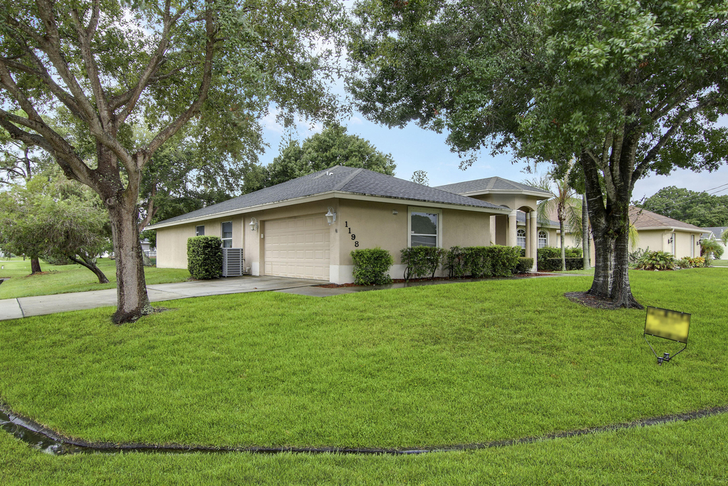 1198 Se Petunia Avenue - Photo 6
