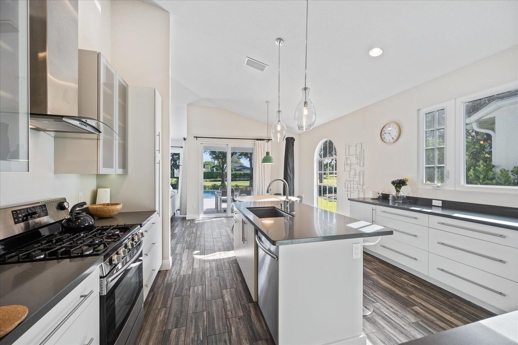 2466 Muir Circle - Photo 14