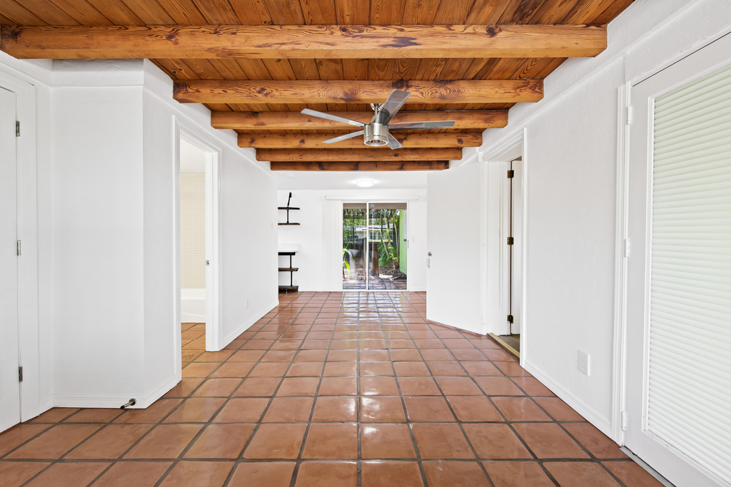 2020 Ne 4th Avenue - Photo 0