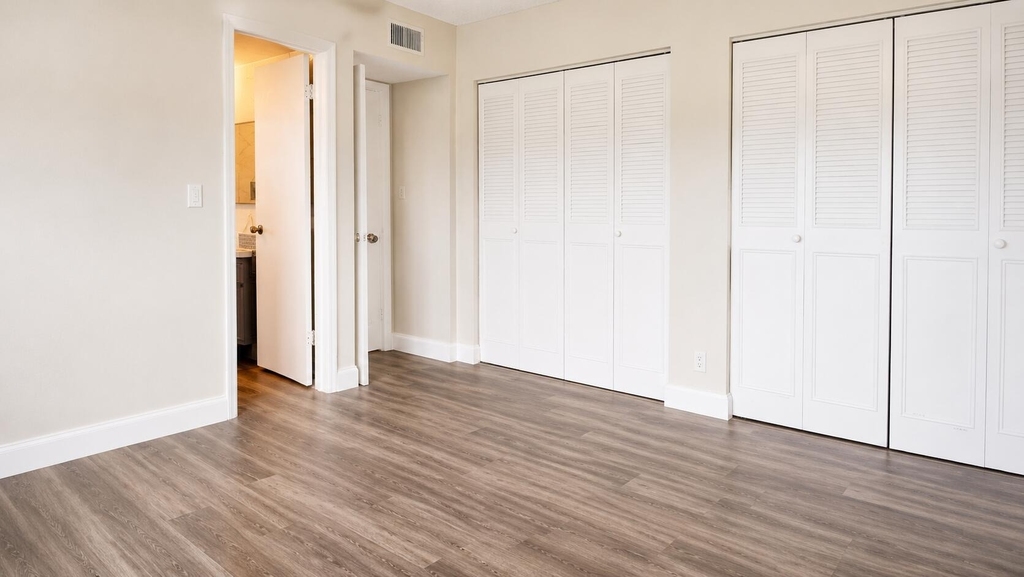 4880 Nw 22nd Street - Photo 9