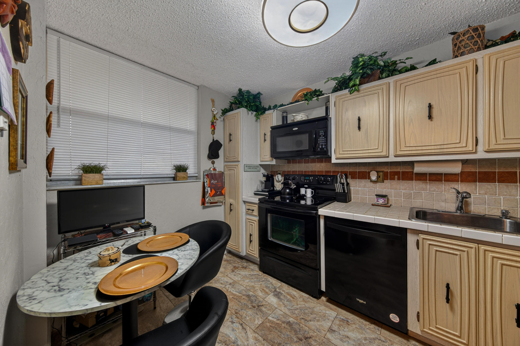 3671 Environ Boulevard - Photo 32