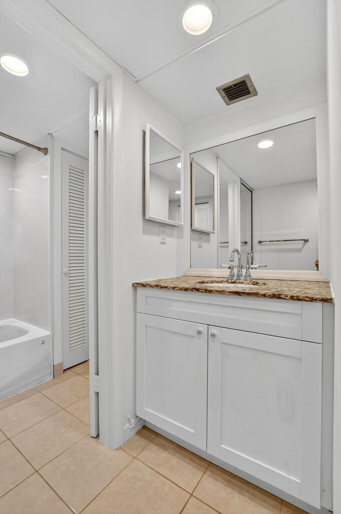 11 Royal Palm Way - Photo 22