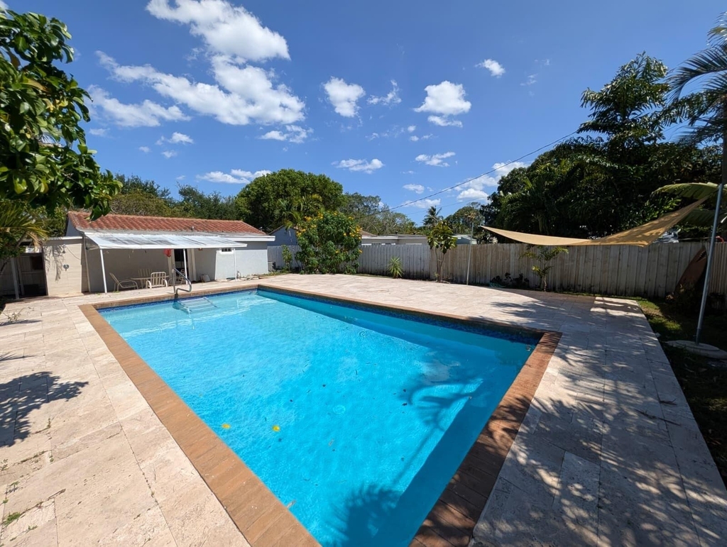 1629 Nw 5th Avenue - Photo 3