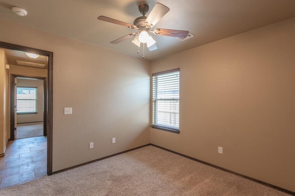 701 Lindsey Lane - Photo 3