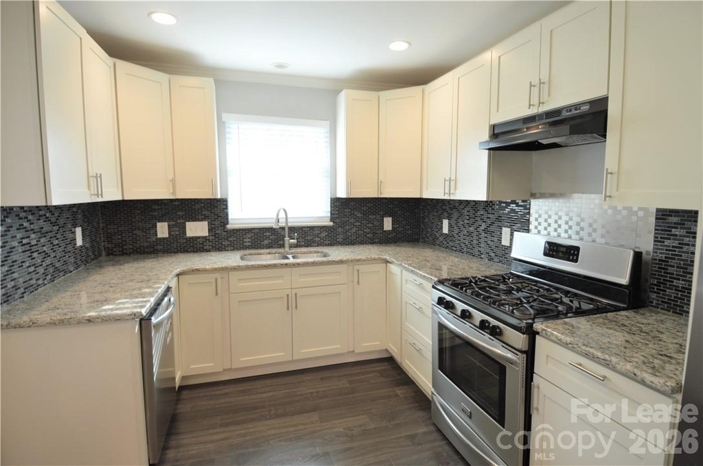 1020 Montford Drive - Photo 4