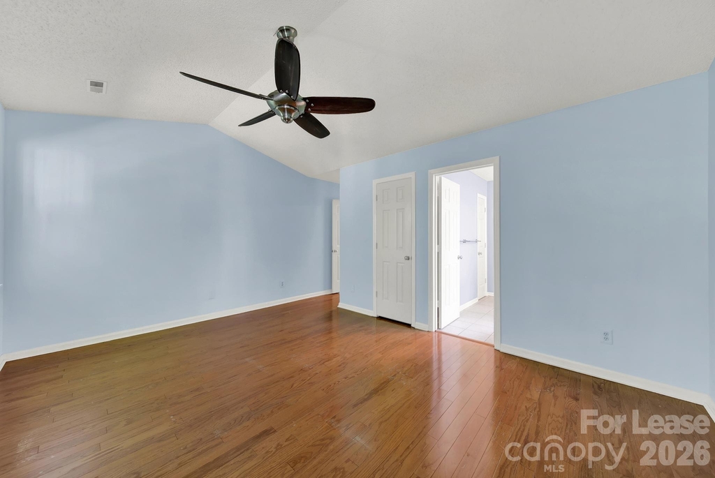 3421 Crescent Knoll Drive - Photo 17