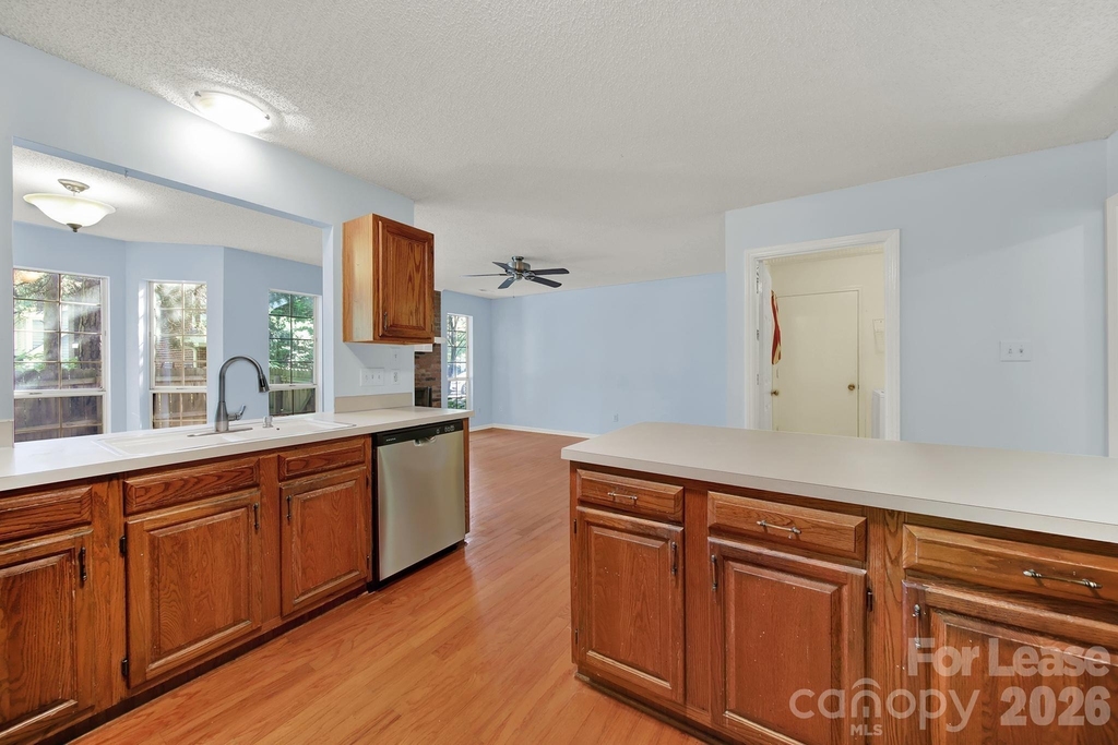 3421 Crescent Knoll Drive - Photo 5