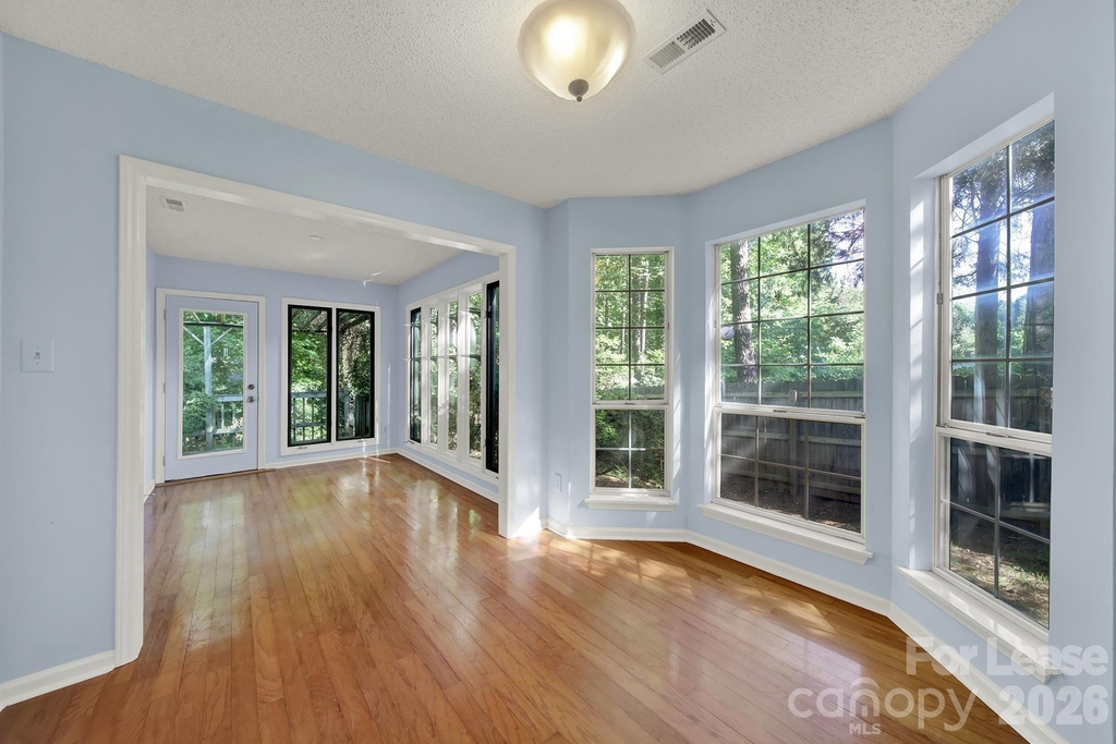 3421 Crescent Knoll Drive - Photo 9