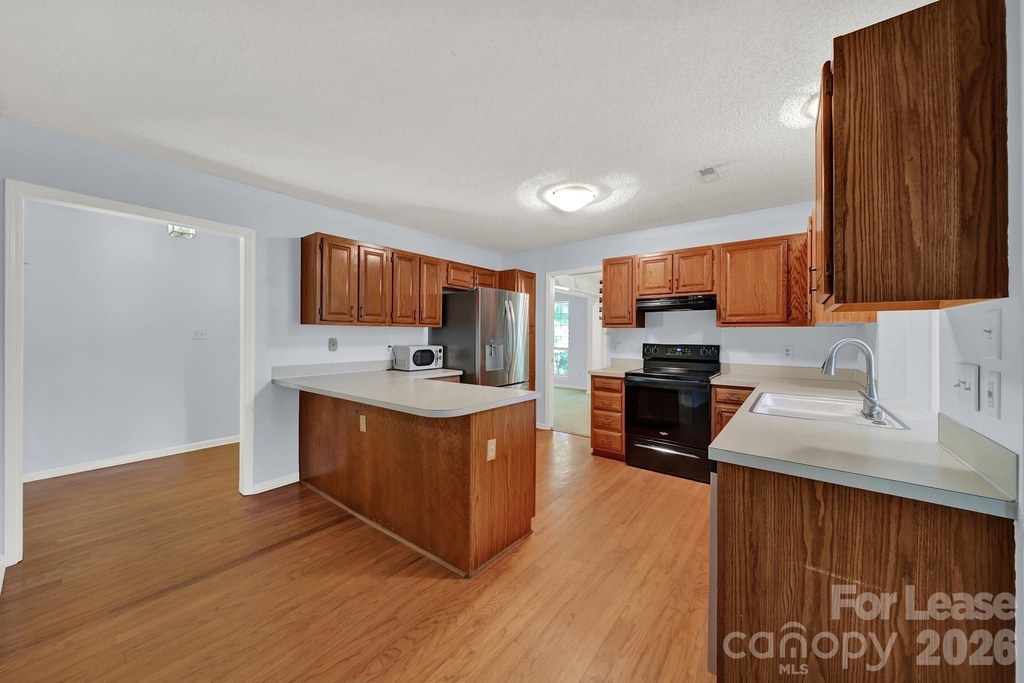 3421 Crescent Knoll Drive - Photo 3