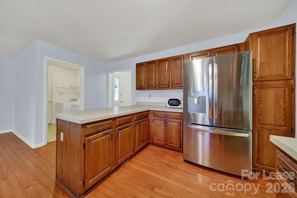 3421 Crescent Knoll Drive - Photo 4