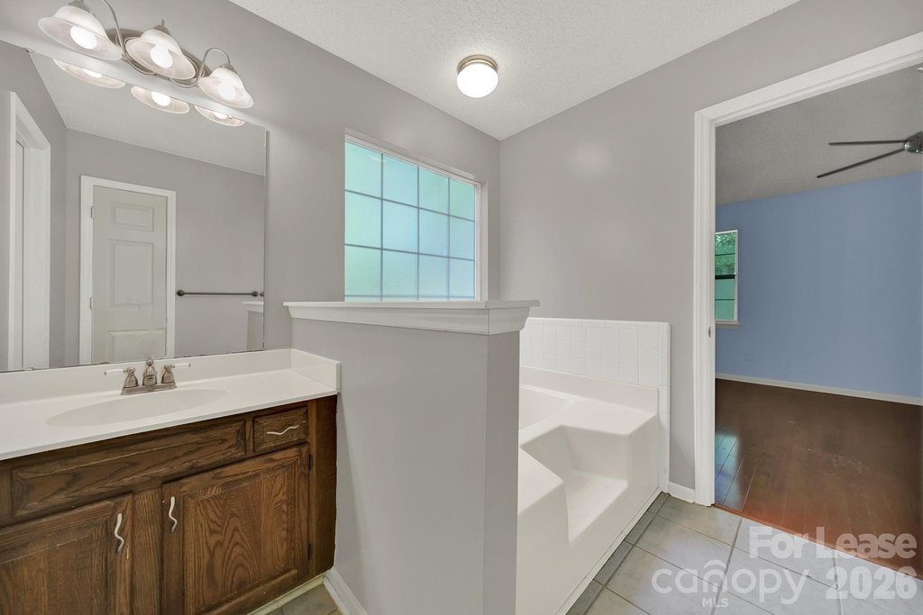 3421 Crescent Knoll Drive - Photo 19