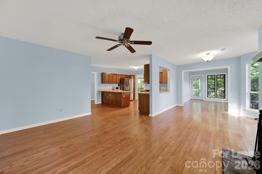 3421 Crescent Knoll Drive - Photo 8